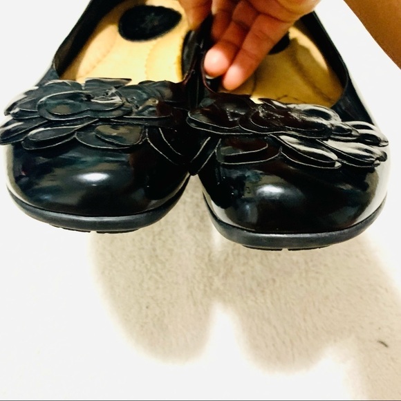 EARTH Floral Black slip-on man-made flats women’s size 7.5B - Picture 6 of 9